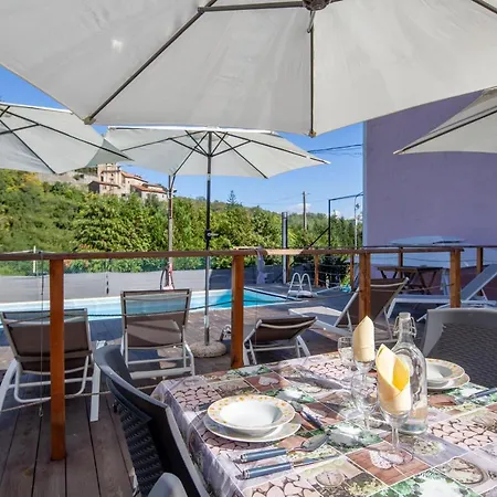 - Here&now In Front Of The Castle * Tresana