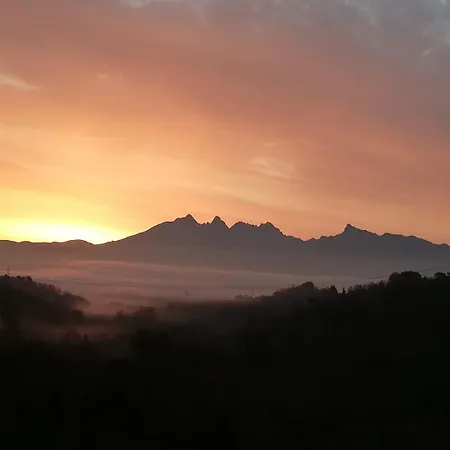 - Here&now In Front Of The Castle Tatil Evi *